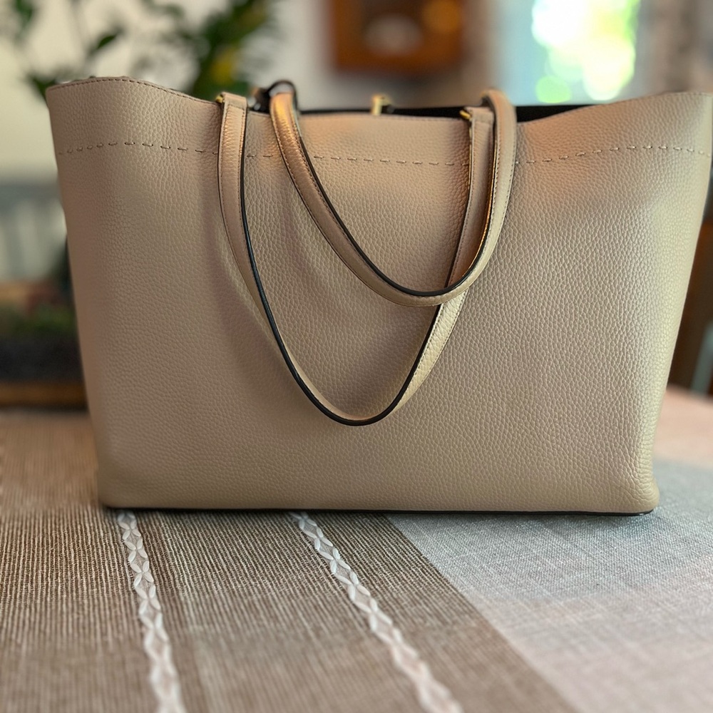 ⭐️Tory Burch McGraw Leather Tote Beige Tan Shoulder Bag + Dust Bag - Picture 2 of 9